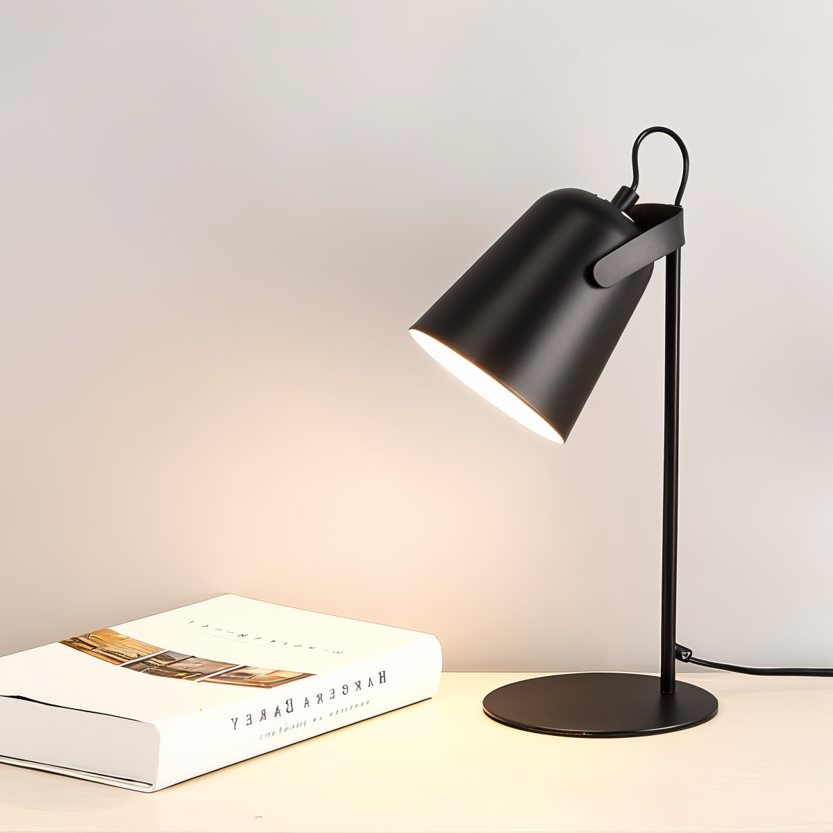 Kolorowa lampka biurkowa metalowa z regulowanym ramieniem