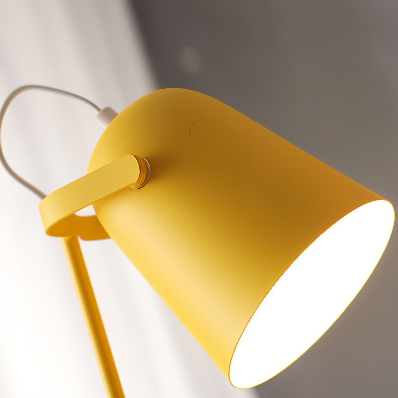 Kolorowa lampka biurkowa metalowa z regulowanym ramieniem