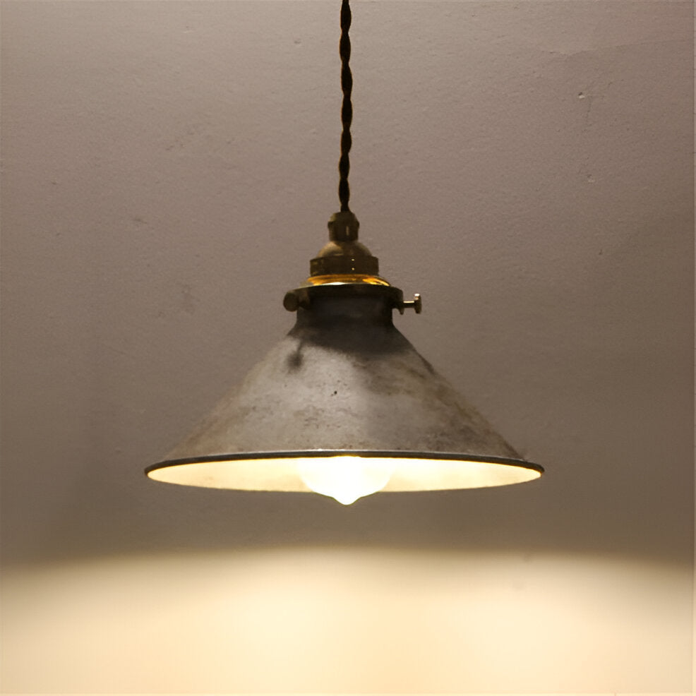 Industrialna lampa wisząca metalowa stożkowa
