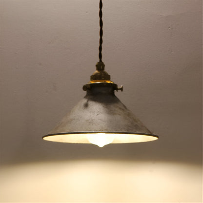 Industrialna lampa wisząca metalowa stożkowa