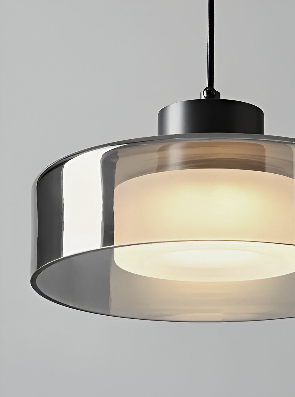 Lampa wisząca z przydymionego szkła nowoczesna