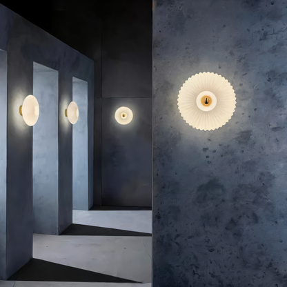 Kinkiet szklany Bauhaus falowany do salonu