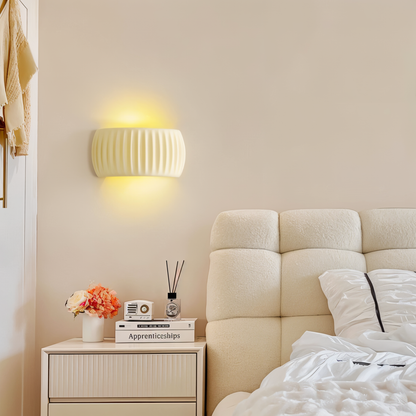 Zielona lampa ścienna LED z ryflowanej żywicy
