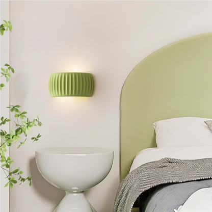 Zielona lampa ścienna LED z ryflowanej żywicy