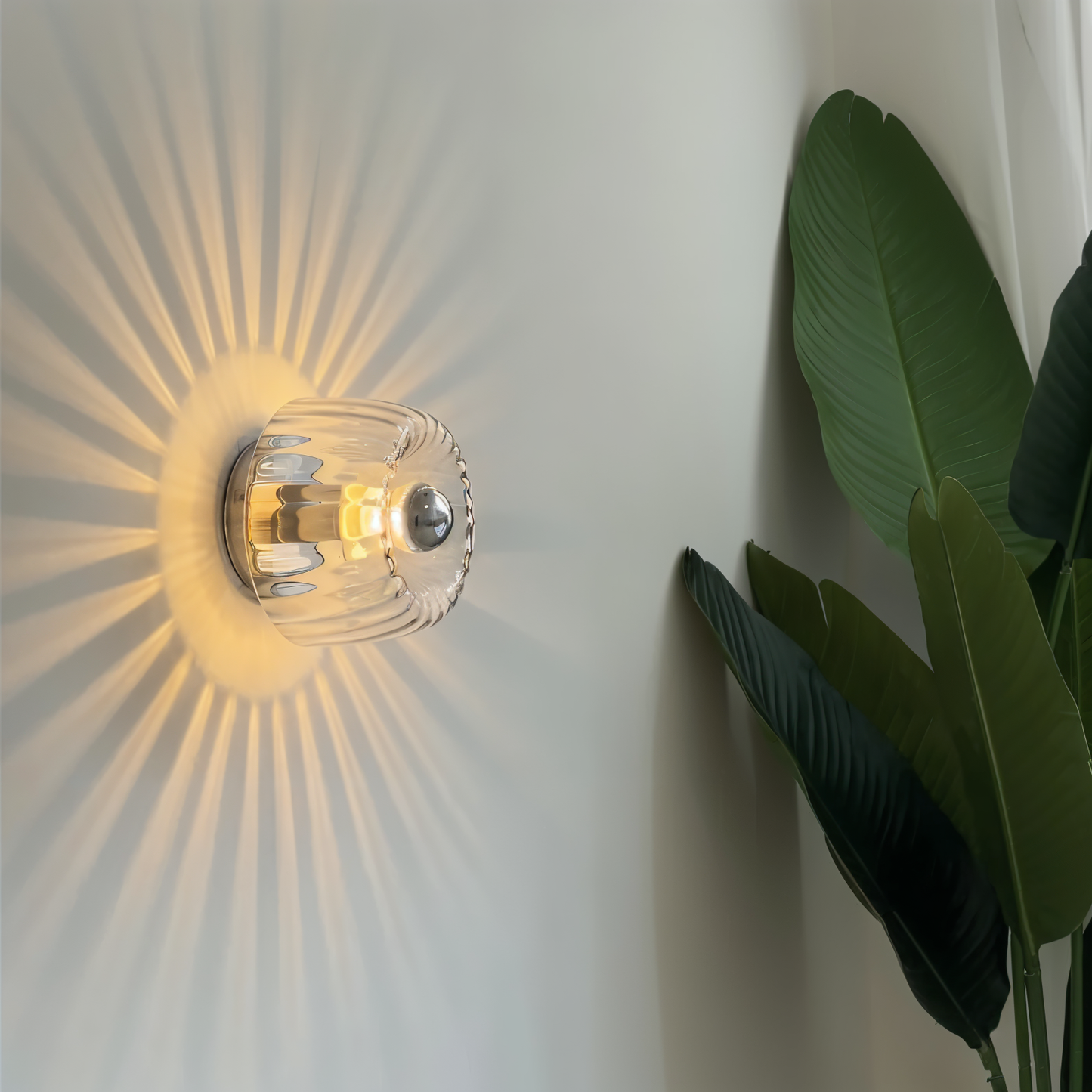Lampa ścienna z ryflowanego szkła w stylu Bauhaus