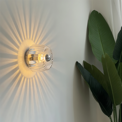 Lampa ścienna z ryflowanego szkła w stylu Bauhaus