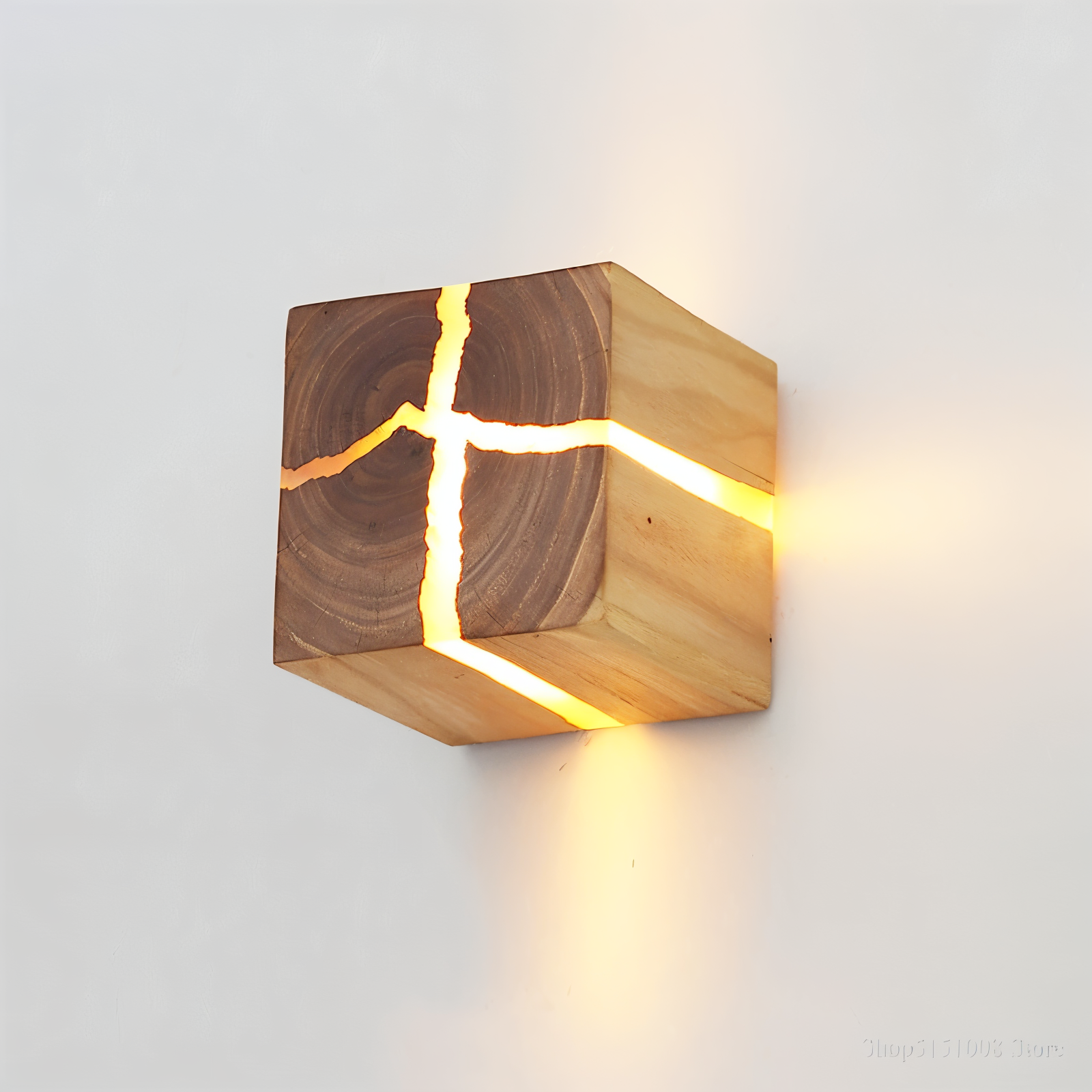 Drewniana lampa ścienna LED 8x8 cm handmade