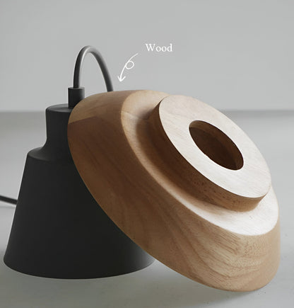 Lampa wisząca drewniano-metalowa w stylu skandynawskim