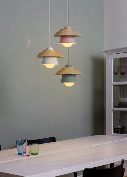 Lampa wisząca drewniano-metalowa w stylu skandynawskim