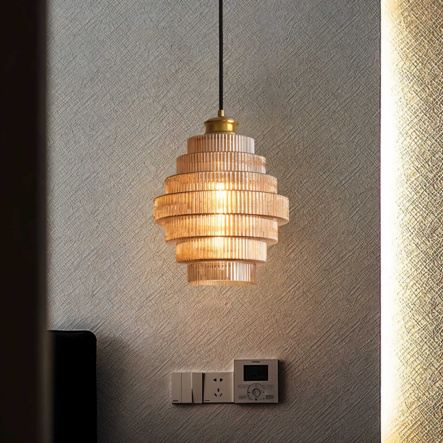 Retro lampa wisząca szklana z mosiężnym wykończeniem