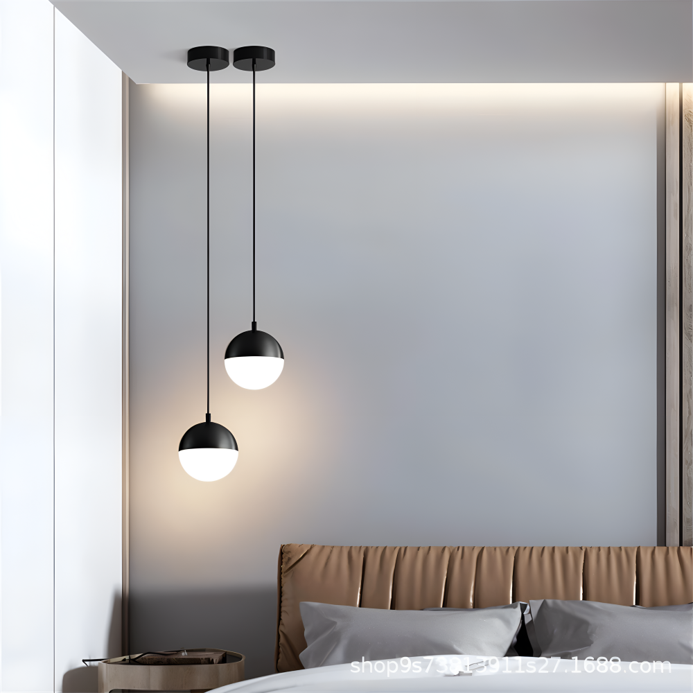 Złoto-czarna lampa wisząca z kryształową kulą