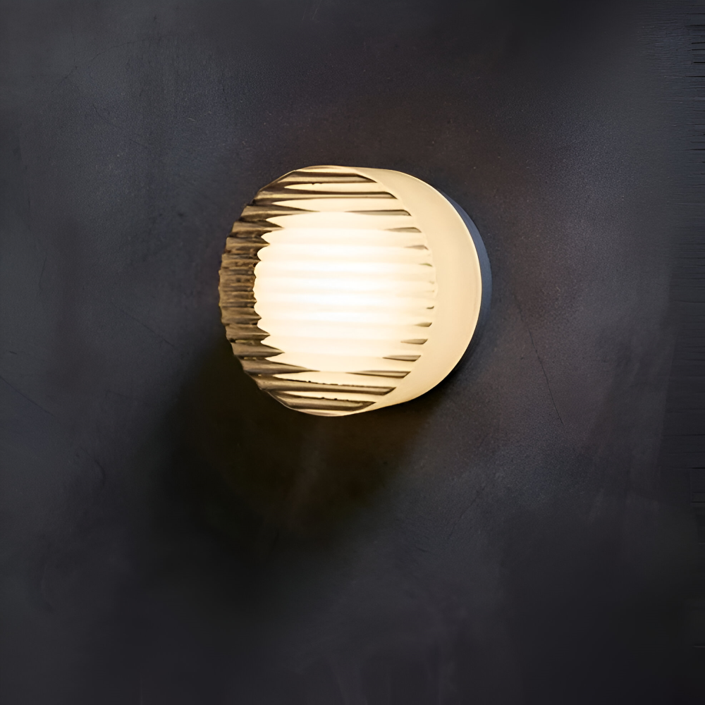 Okrągła prążkowana lampa ścienna LED ze szkła