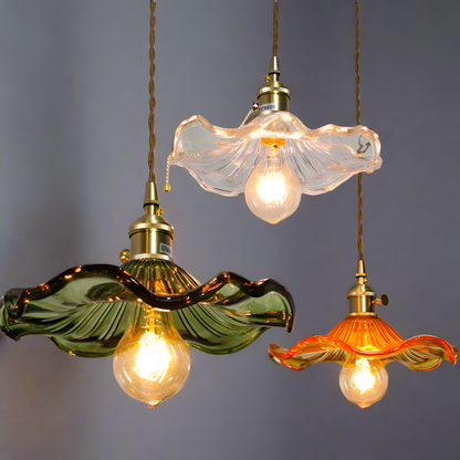 Lampa wisząca z kolorowego szkła z miedzianym akcentem
