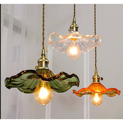 Lampa wisząca z kolorowego szkła z miedzianym akcentem