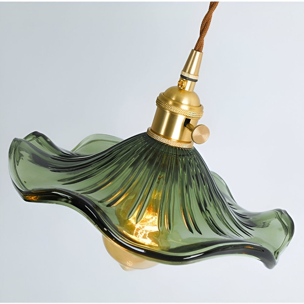 Lampa wisząca z kolorowego szkła z miedzianym akcentem