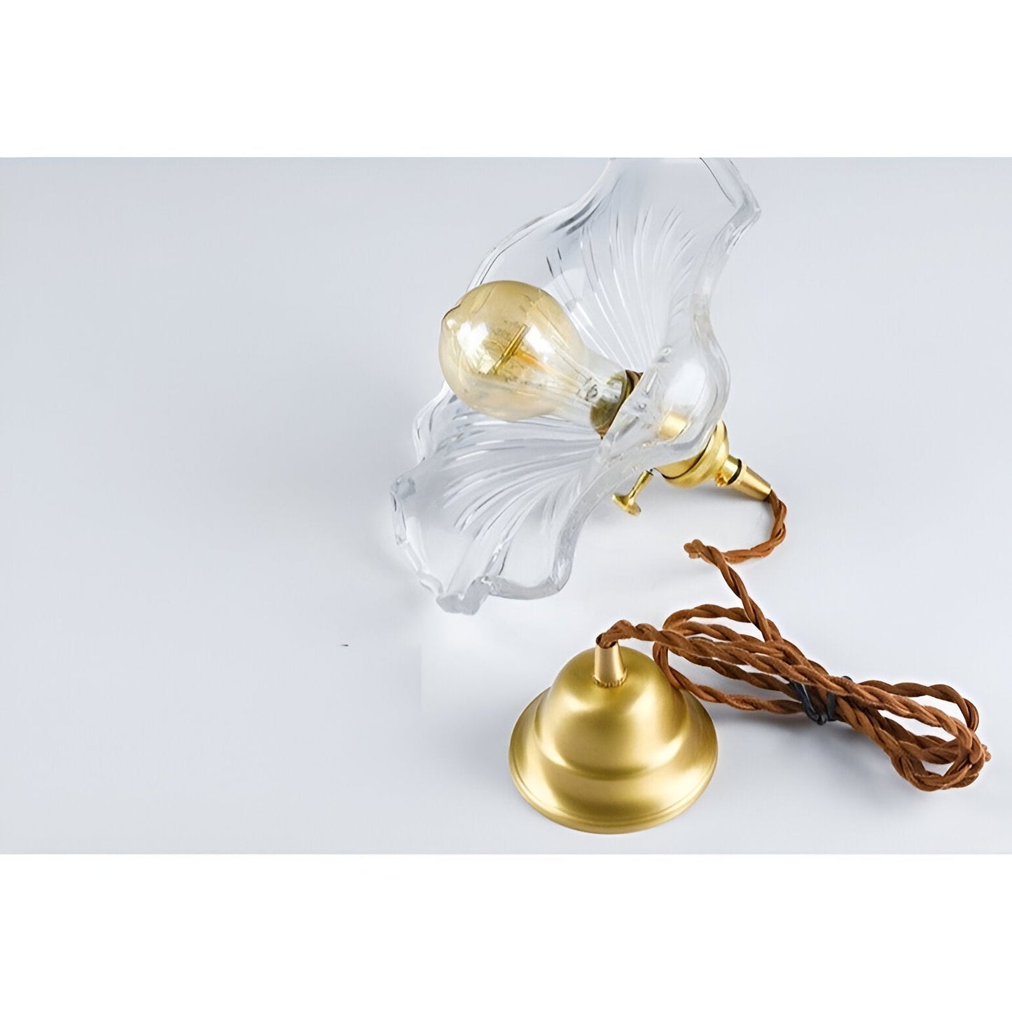 Lampa wisząca z kolorowego szkła z miedzianym akcentem
