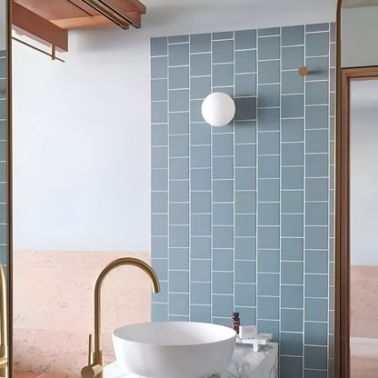 Okrągła lampa ścienna z mlecznego szkła minimalistyczna