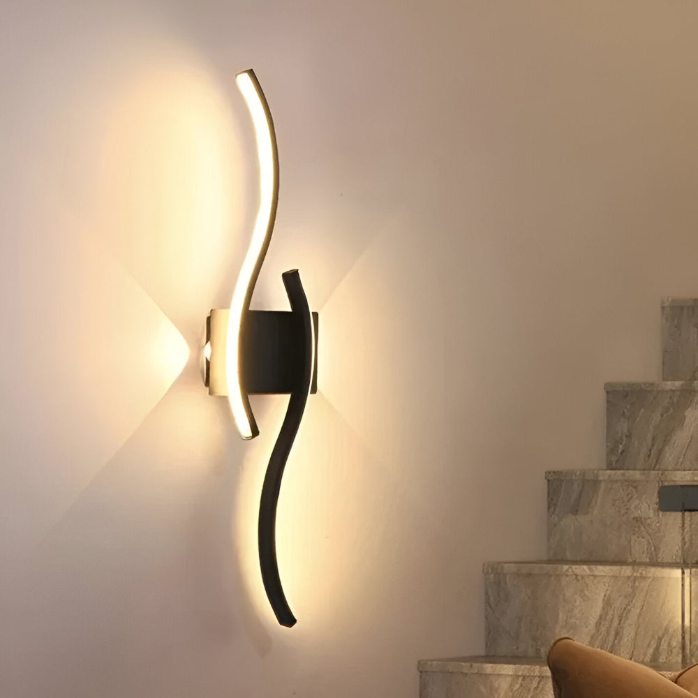 Nowoczesna lampa ścienna LED z falistym designem