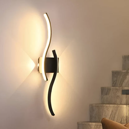 Nowoczesna lampa ścienna LED z falistym designem