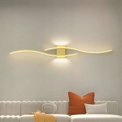 Nowoczesna lampa ścienna LED z falistym designem