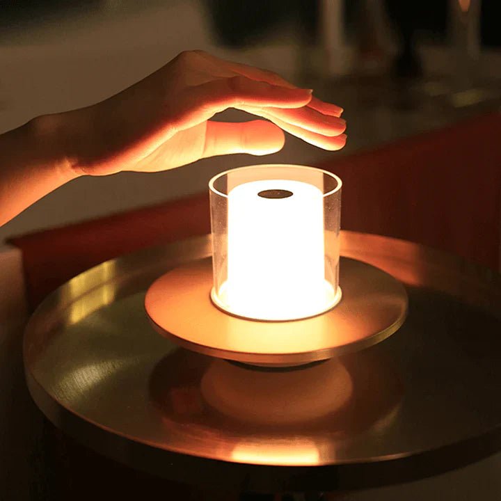 Dekoracyjna lampa LED imitująca świecę ciepłe światło