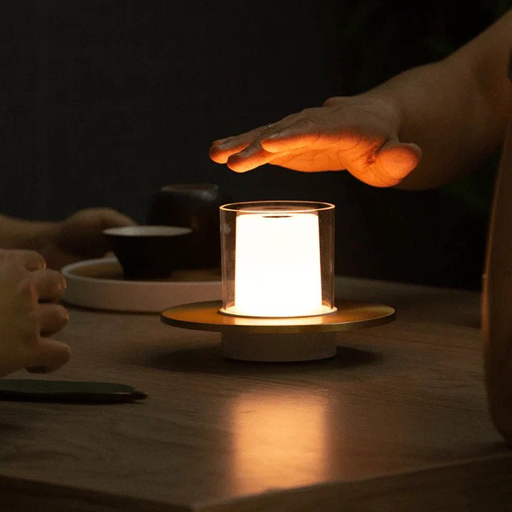 Dekoracyjna lampa LED imitująca świecę ciepłe światło