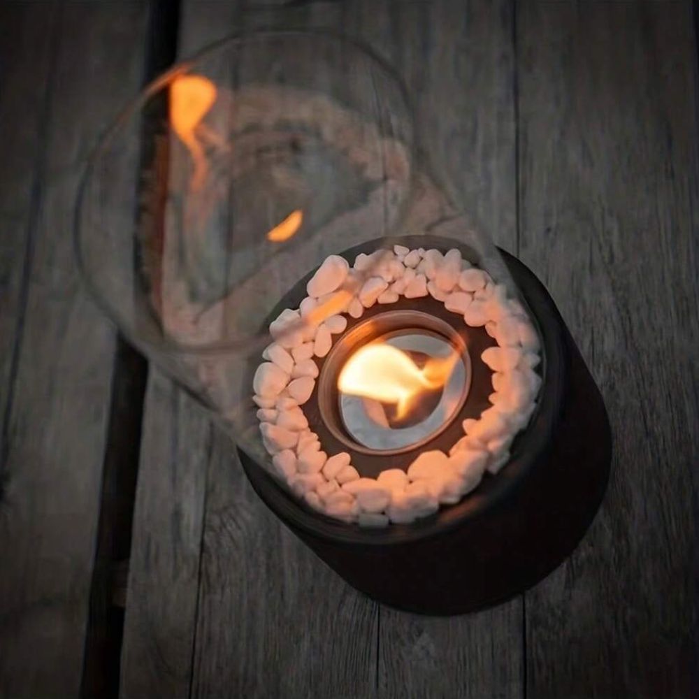 Lampa olejowa szklana z metalową ramą dekoracyjna