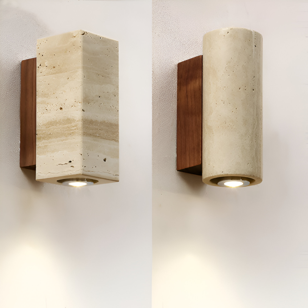 Lampa ścienna z trawertynu i podstawą z drewna lub metalu