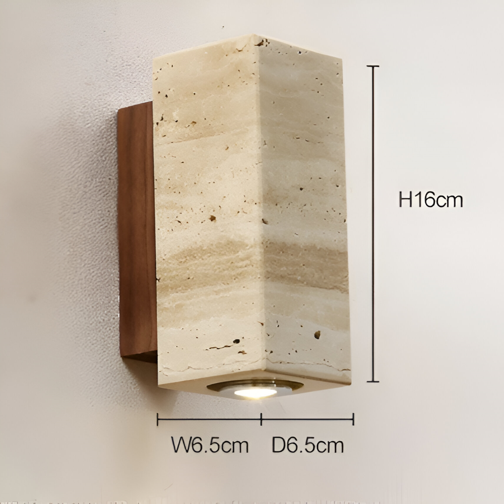 Lampa ścienna z trawertynu i podstawą z drewna lub metalu