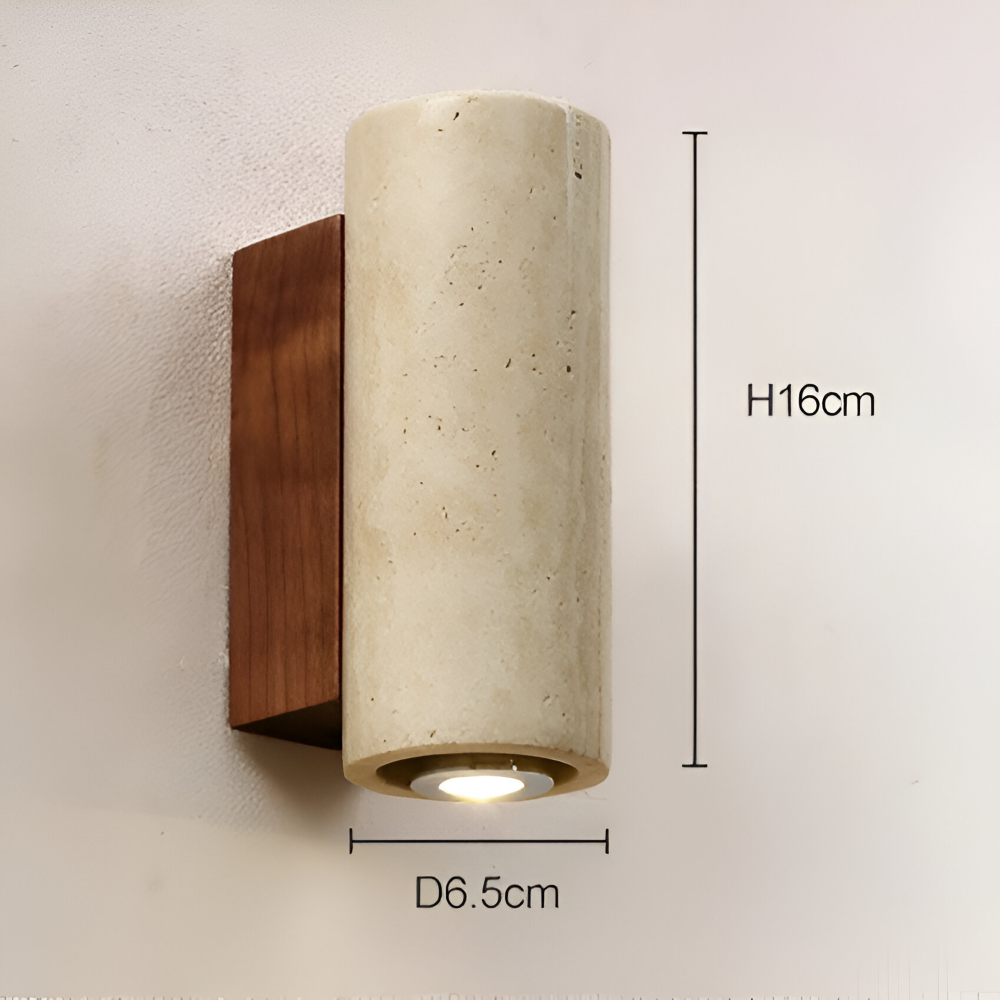 Lampa ścienna z trawertynu i podstawą z drewna lub metalu