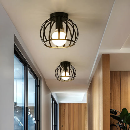 Czarna lampa sufitowa geometryczna z metalu