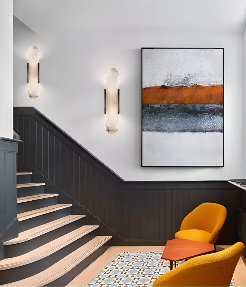 Lampa ścienna z alabastru i metalu do eleganckich wnętrz
