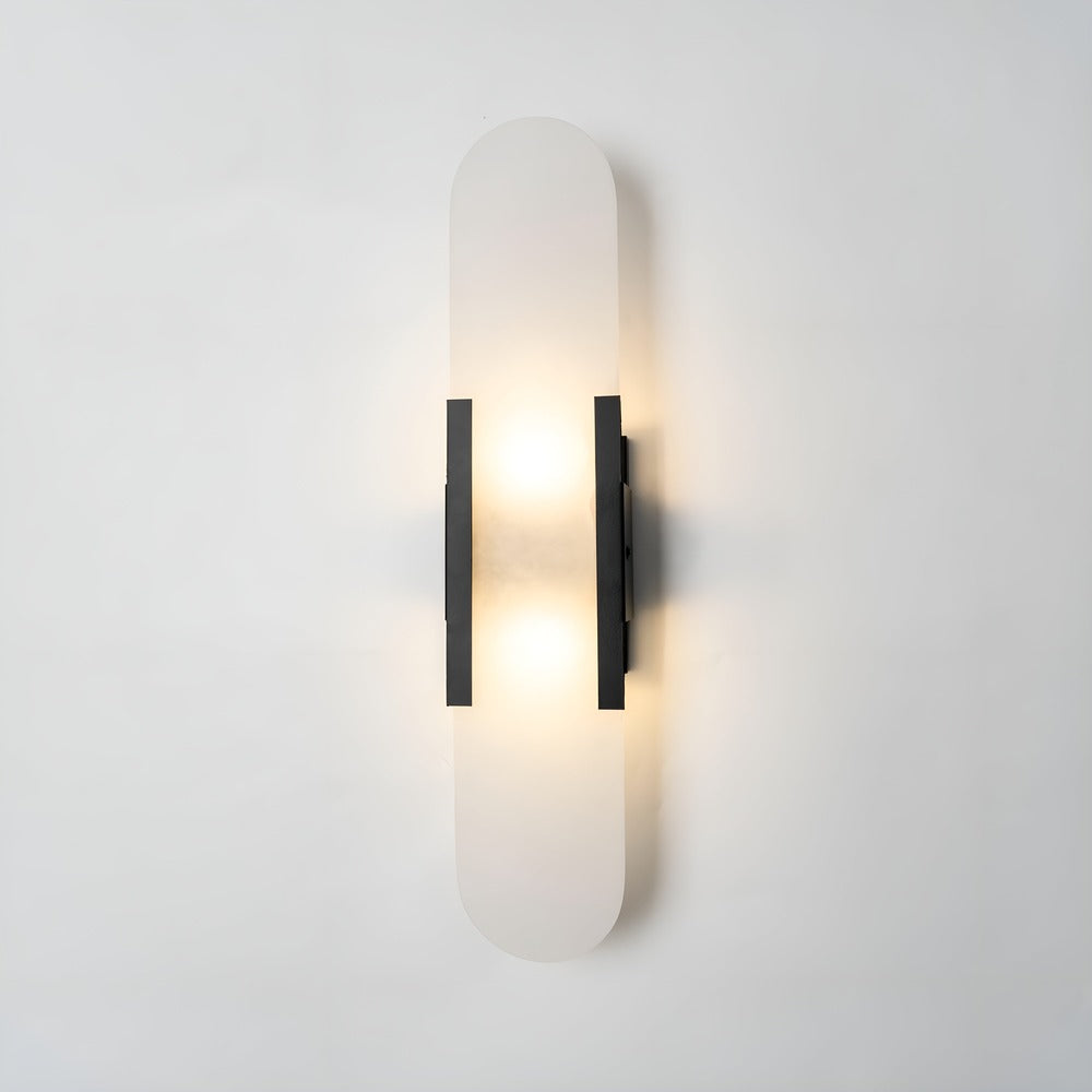 Lampa ścienna z alabastru i metalu do eleganckich wnętrz