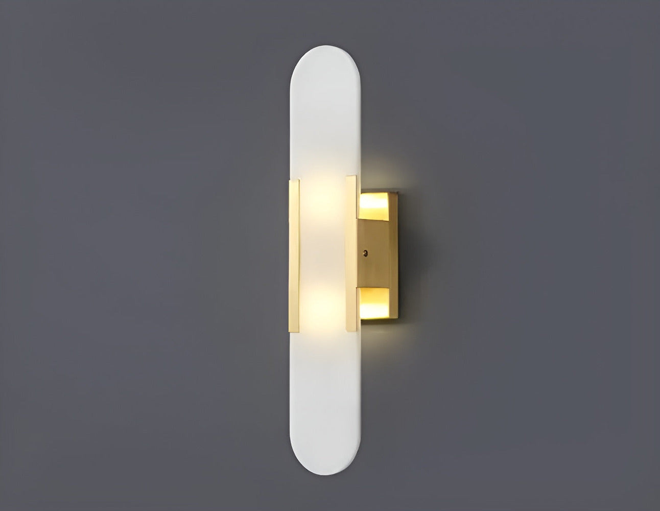 Lampa ścienna z alabastru i metalu do eleganckich wnętrz
