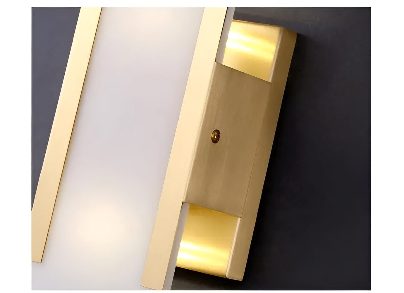 Lampa ścienna z alabastru i metalu do eleganckich wnętrz