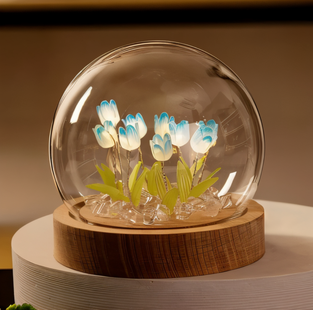 Dekoracyjna lampa LED z tulipanami pod szklaną kopułą