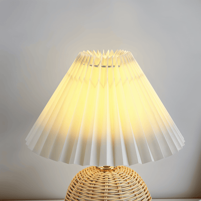 Lampka stołowa LED z plisowanym kloszem rattanowym
