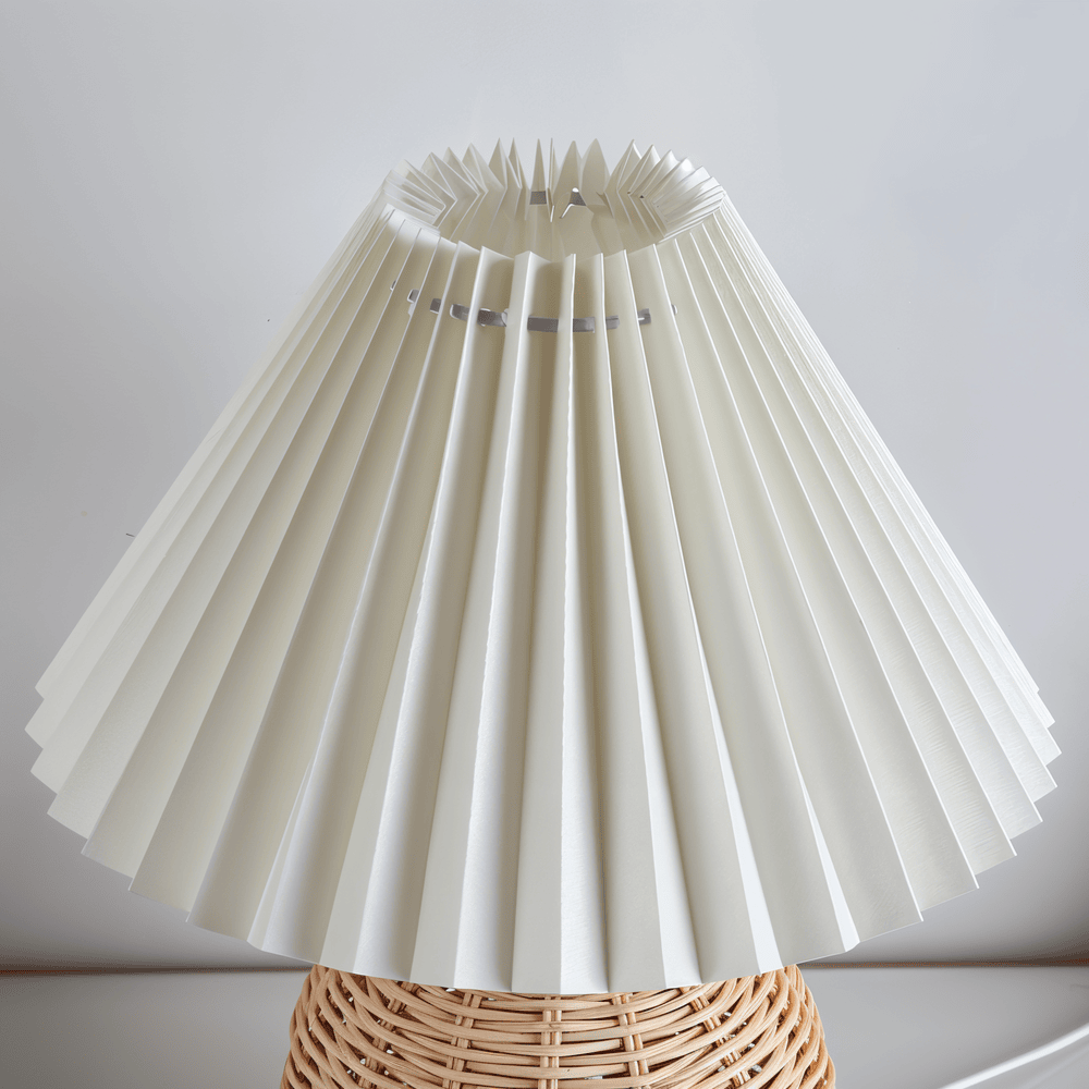 Lampka stołowa LED z plisowanym kloszem rattanowym