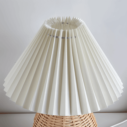 Lampka stołowa LED z plisowanym kloszem rattanowym