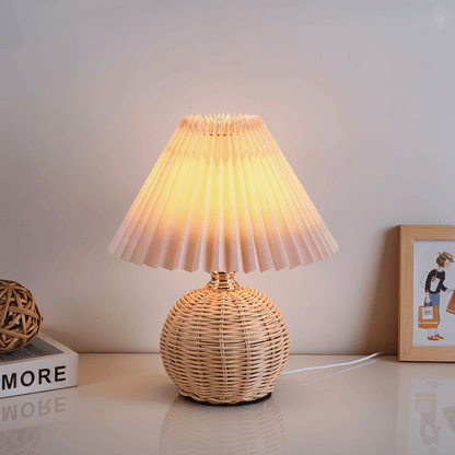 Lampka stołowa LED z plisowanym kloszem rattanowym