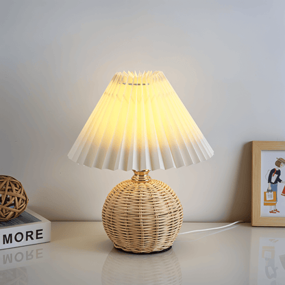 Lampka stołowa LED z plisowanym kloszem rattanowym