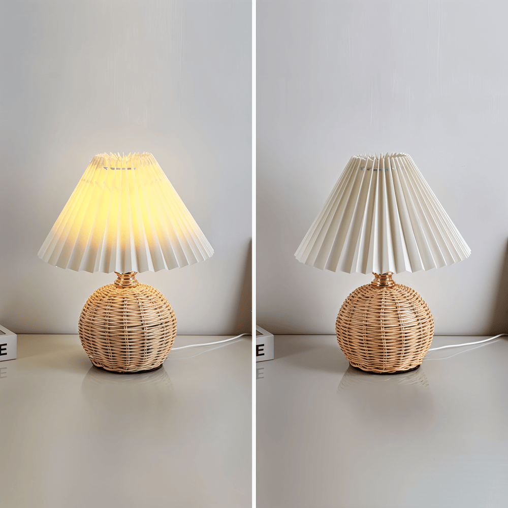 Lampka stołowa LED z plisowanym kloszem rattanowym