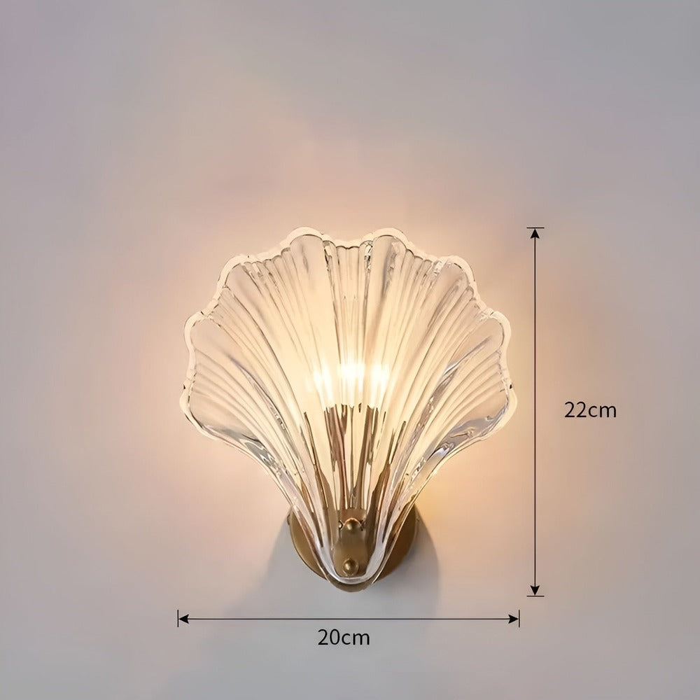 Szklana lampa ścienna z mosiężną podstawą