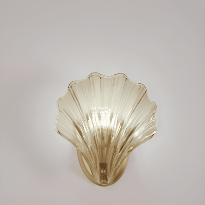 Szklana lampa ścienna z mosiężną podstawą