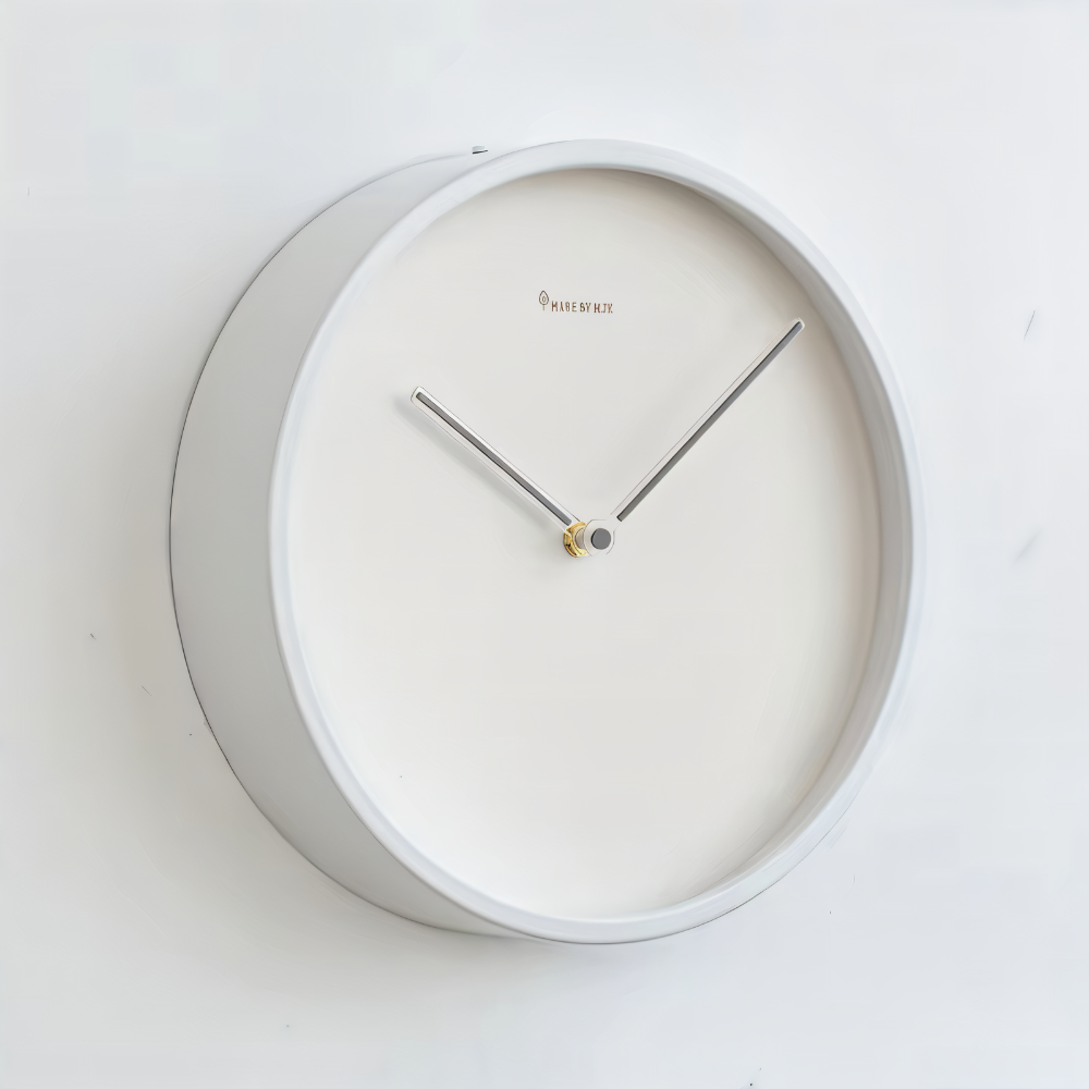 Biały zegar ścienny metalowy cichy minimalistyczny