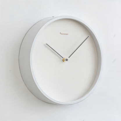 Biały zegar ścienny metalowy cichy minimalistyczny