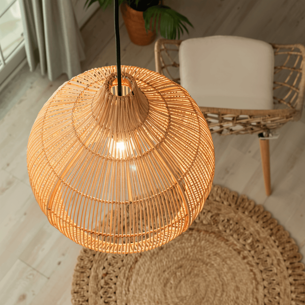 Lampa wisząca z rattanu do salonu boho naturalna