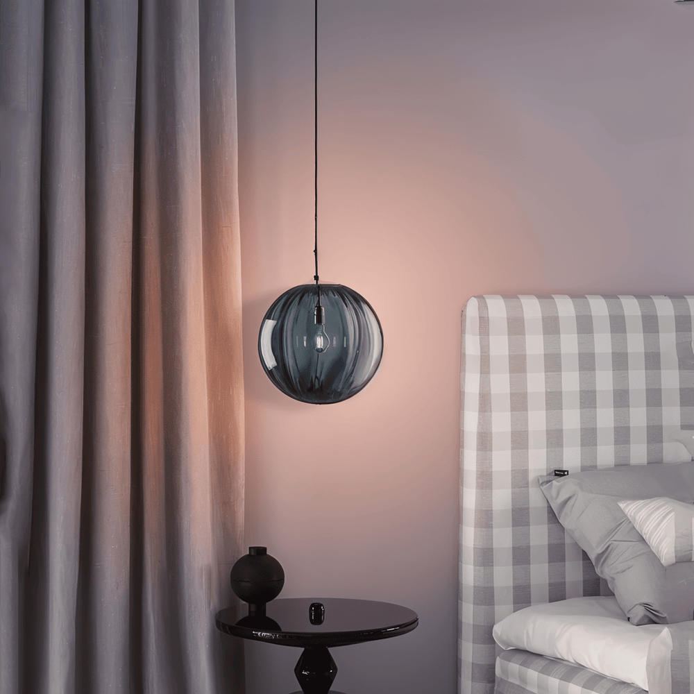 Lampa wisząca z kolorowymi szklanymi kulami