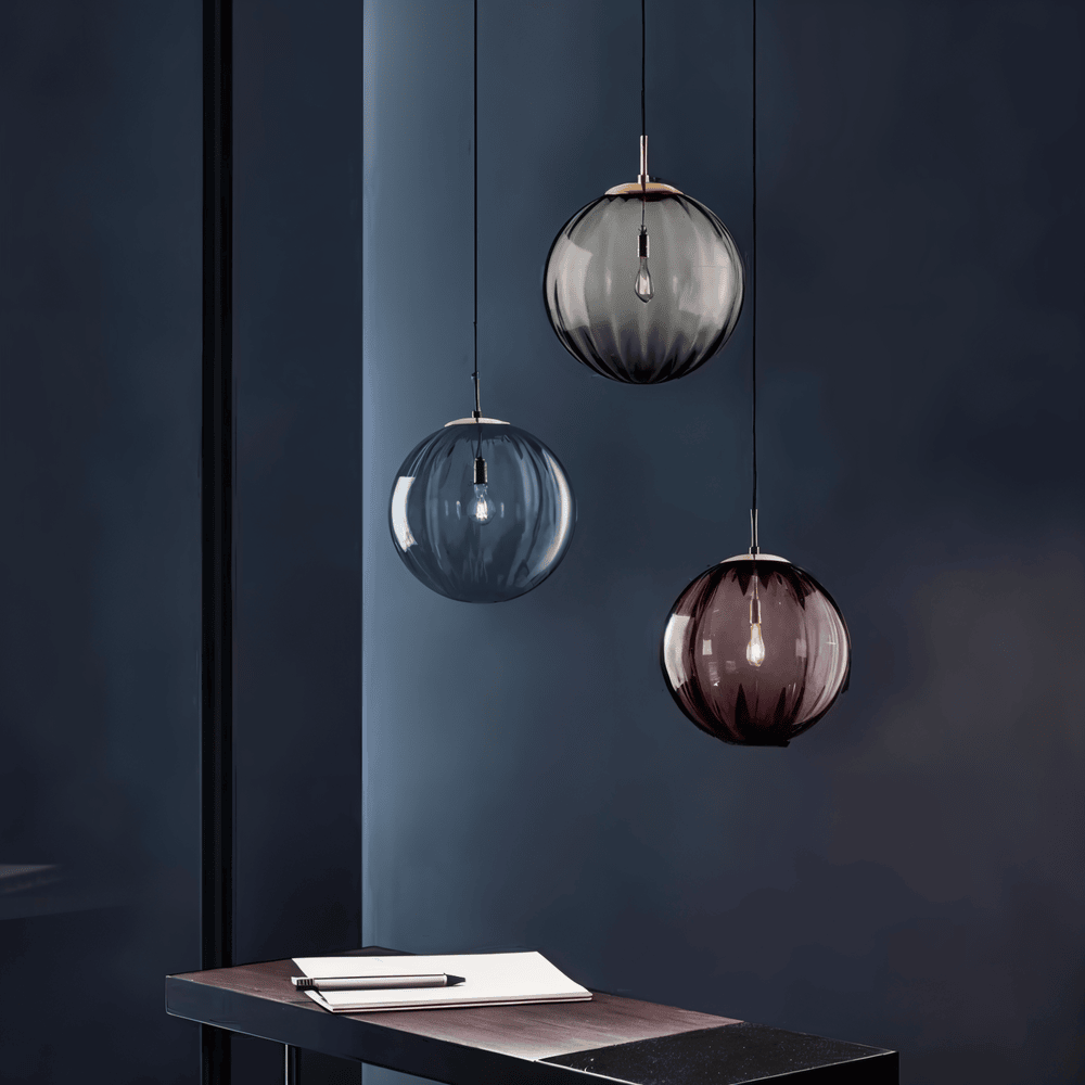 Lampa wisząca z kolorowymi szklanymi kulami