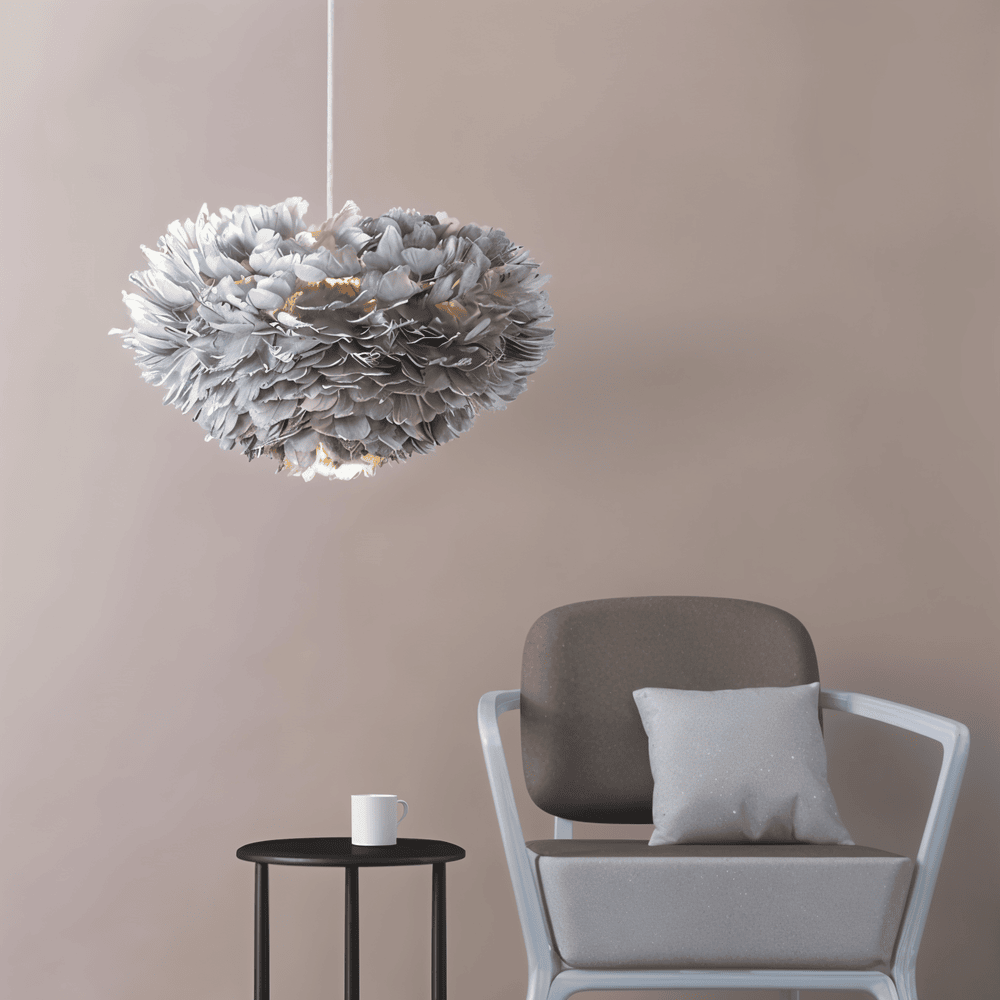 Lampa wisząca z piór ręcznie wykonana do sypialni